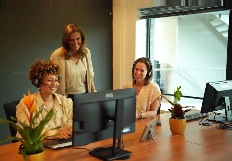 Tico Care-medewerkers helpen klanten telefonisch