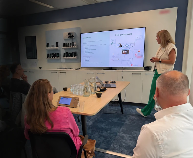 Presentatie over Genus Care in de demoruimte